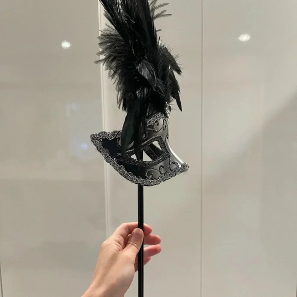 Masquerade Mask - Picture 6 of 10